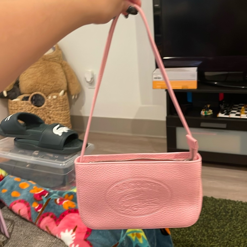 Women’s Croco Crew Grained Leather Shoulder Bag PINK